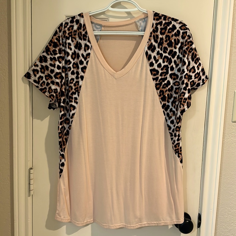 No Brand. Xl Nice orange soft material. Has been washed but never worn.